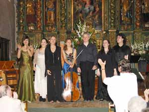 Ophélie Gaillard dirige à Cordon pour la première fois son nouvel ensemble Pulcinella. © David Tonnelier 2005 ResMusica.com