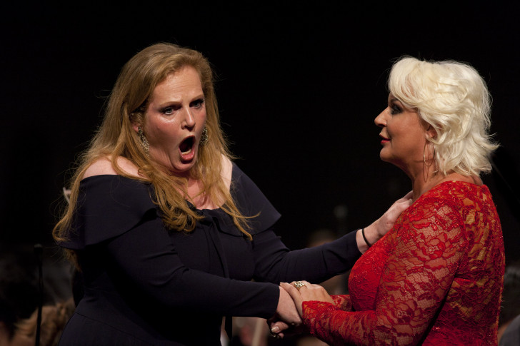 Eva-Maria Westbroek (Sieglinde), Iréne Theorin (Brünnhilde) © Aline Paley (1)