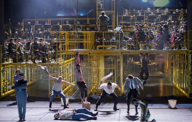 Zimmermann, Les Soldats. Photo Monika Ritterhaus