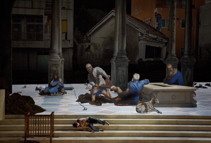 Berenike, Königin von Armenienvon Niccolò Jommelliin italienischer Sprache mit deutschen Übertiteln15. Februar 2015Musikalische Leitung: Gabriele FerroRegie und Dramaturgie: Jossi Wieler, Sergio MorabitoBühne und Kostüme: Anna ViebrockLicht: Reinhard TraubSprachcoach: Rita de LetteriisAuf dem Bild: Sophie Marilley (Vologeso)Foto: A.T. Schaefer