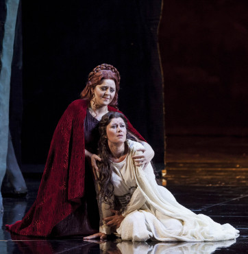 Maria Agresta (Norma), Veronica Simenoi (Adalgisa) © Ramella&Giannese/Fondazione Teatro Regio di Torino.