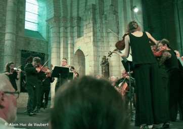 Somptuosité sonore de l'Orchestre des Champs Élysées sous l'archet d'Alessandro Moccia. 