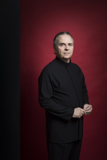 Sir Mark Elder, CBE Photographed in London 26 January 2015 at Loft Studios. Commissioned by Ingpen & Williams. Images licensed to Sir Mark Elder for publicity use (including by Halle Orchestra)
