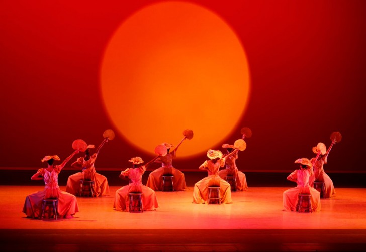 Alvin-Aileys-Revelations.-Photo-by-Pierre-Wachholder_02