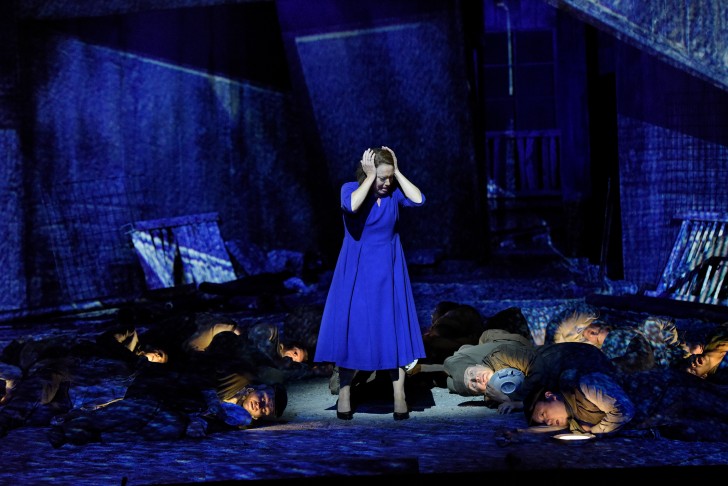 hires-13_LadyMacbethVonMzensk_2017_NinaStemme_KonzertvereinigungWienerStaatsopernchor_c_SF_ThomasAurin
