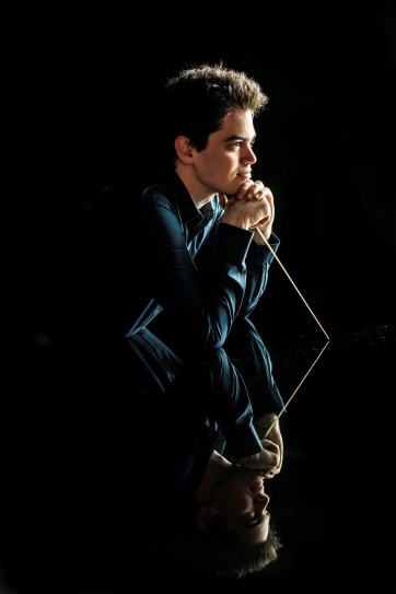 Lahav Shahani Conductor-pianist Photo: Marco Borggreve