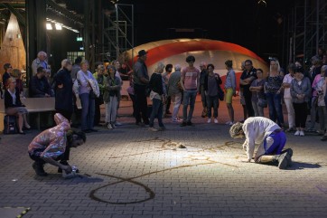 meg-stuart---damaged-goods-jeroen-peeters-jozef-wouters-projecting--space--ruhrtriennale-2017(2)