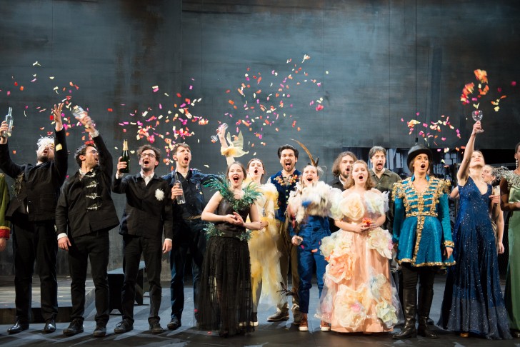 MC 93 Bobigny 2018-19 "la Chauve-Souris" Johann Strauss livret Karl Haffner Direction musicale Fayçal Karoui mise en scène Célie pauthe Scénographie Guillaume Delaveau Costumes Anaïs Romand Lumière Sébastien Michaud Chorégraphie Rodolphe Fouillot Angélique Boudeville — Adriana Gonzalez Sarah Shine — Liubov Medvedeva Jeanne Ireland — Farrah El Dibany Maciej Kwasnikowski — Jean-François Marras Piotr Kumon — Timothée Varon Alexander York — Danylo Matviienko Tiago Matos, Nelly Toffon, Charlie Guillemin, et Gilles Ostrowsky