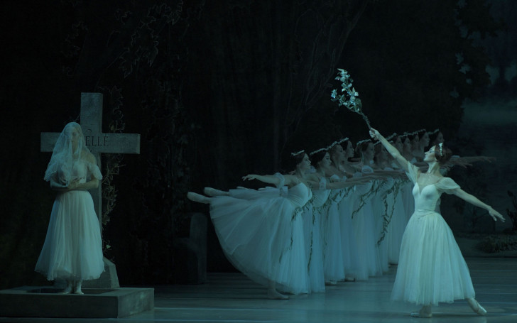 Giselle by Valentin Baranovsky © State Academic Mariinsky Theatre (11)