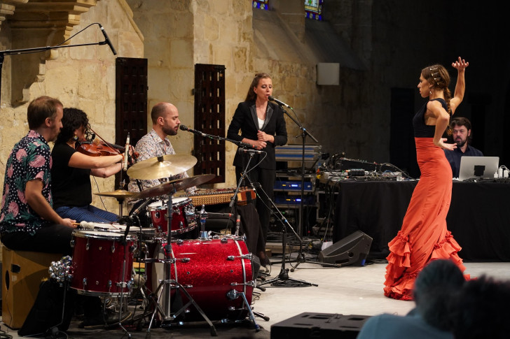 Amir-ElSaffar_Vanesa-Aibar_Luminescence_festival_2019_JC_DSC03085[1]