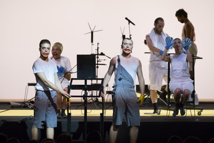 Bacchae - Prelude to a Purge_©_Laurent Phillipe (2)