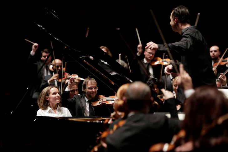 191002_Teodor_Currentzis_Helene_Grimaud_MusicAeterna_c_Sébastien_Grébille (6) réduit