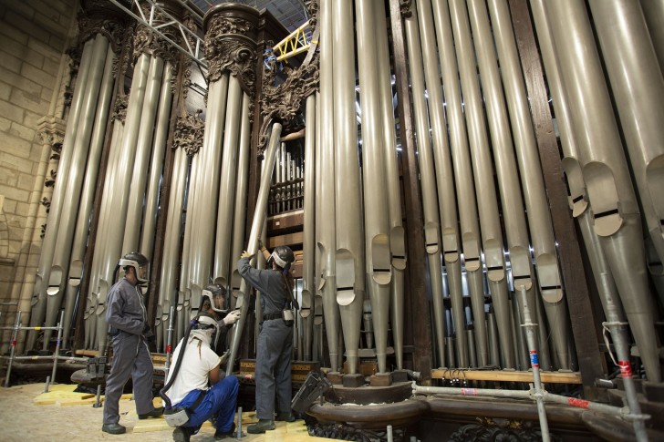 FRANCE. Paris, the 08th September 2020. Beginning of the disassembly of the organ of Notre-Dame of Paris' cathedral. Technicians and organ builders are removing the horizontal tubes (les chamades). The organ is composed of 8000 tubes.