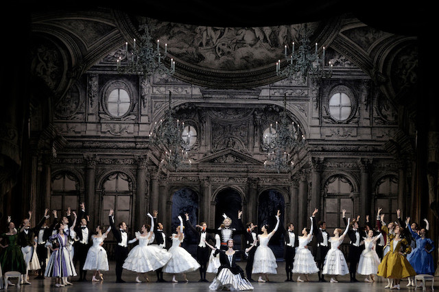 Svetlana Loboff Opera national de Paris 2021 10 2338 LE ROUGE ET LE NOIR Pierre Lacotte Acte II Le Bal c Svetlana Loboff OnP
