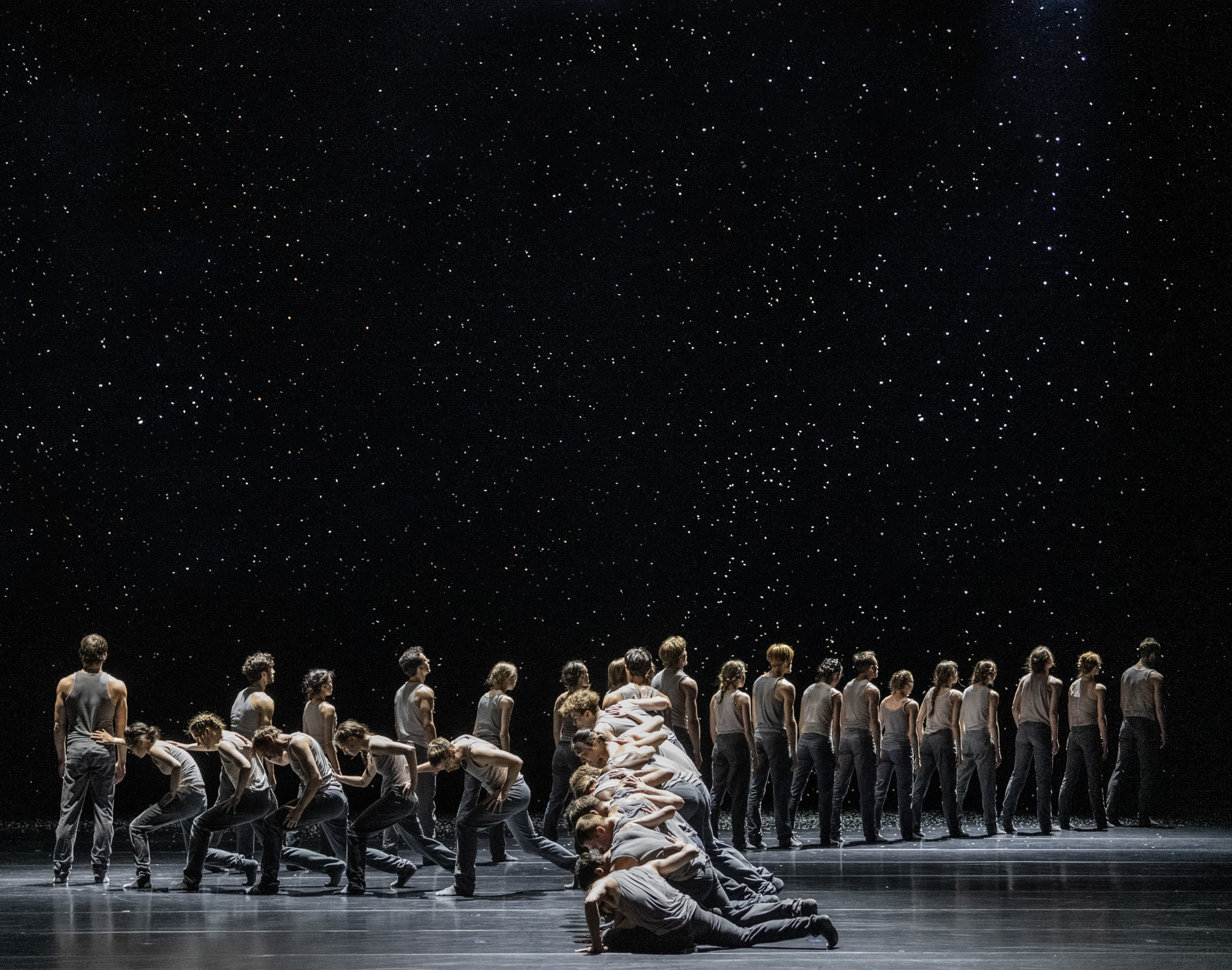 Light of Passage: Crystal Pite og Den Norske Ballett på Théâtre des Champs-Elysées