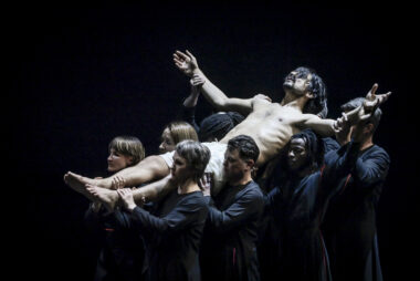 La danse d&rsquo;Amala Dianor met en mouvement le chant des Arts Florissants dans « Gesualdo Passione » 