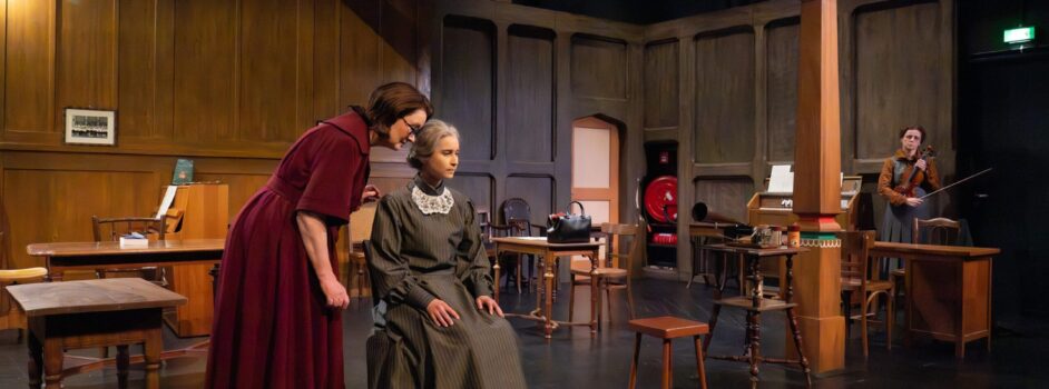 HSO_Die_Unruhenden_Rosemary_Hardy_Nadja_Reich_Daria_Pujanek_c_Monika_Rittershaus