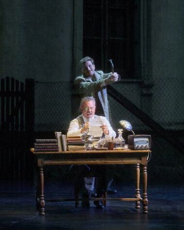 L’homme qui aimait les chiens de Fiszbein sur le plateau de l’Athénée