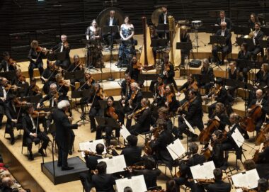 Simon Rattle et la Radio Bavaroise pour une enthousiasmante Symphonie n°2 de Mahler