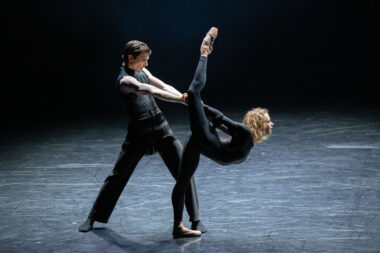 Trois Cygnes décollent au Ballet du Capitole de Toulouse