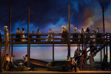 Sabina Puertolas, resplendissante Marina à Séville