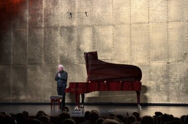 Sir András Schiff revient à ses premières amours au Théâtre des Champs-Élysées