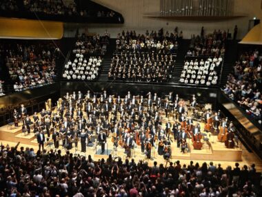 Mäkelä soigne sa rentrée avec l’Orchestre de Paris dans la Troisième de Mahler