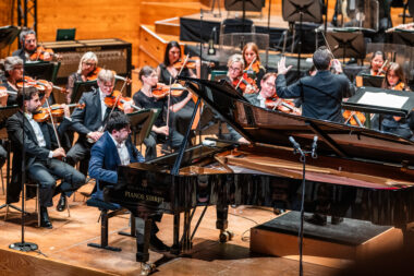 Poésie de la clarté par Behzod Abduraimov et Lionel Bringuier en ouverture de saison à Liège